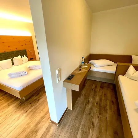 Hotell Aktivhotel Tuxerhof 3*