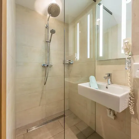 Aktivhotel Tuxerhof 젤암질러