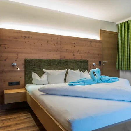 Aktivhotel Tuxerhof 호텔 3*