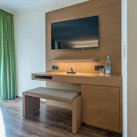 호텔 Aktivhotel Tuxerhof 3*
