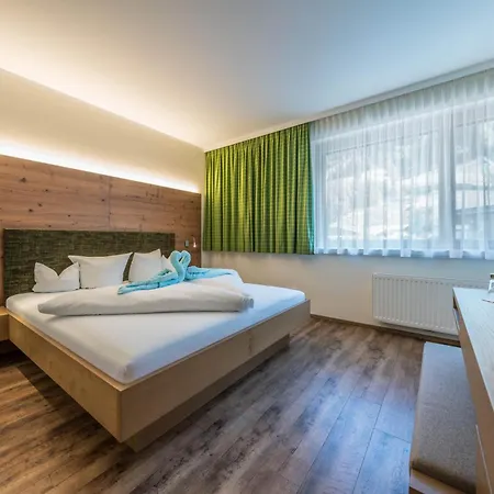 호텔 Aktivhotel Tuxerhof 3*