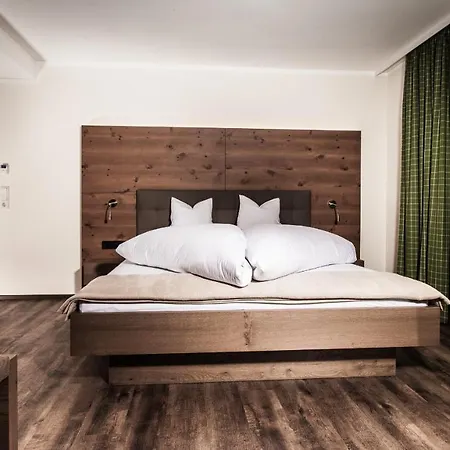 מלון Aktivhotel Tuxerhof 3*